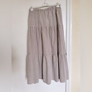 NWT J.Gee Striped Tan Skirt,L 🦋